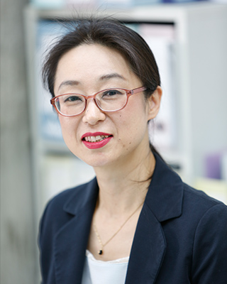 講師　鈴木 恵（Megumi Suzuki）